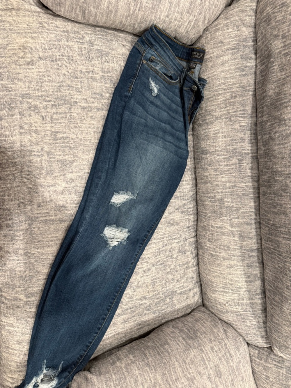Judy Blue Distressed Medium-Dark Blue Skinny  cropped Jeans